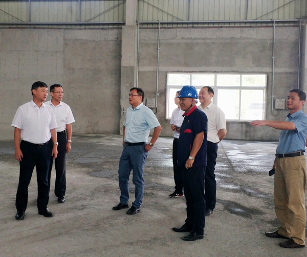 集團公司黨委委員、股份公司黨委書記、總經理蔣培進到矸石項目部...