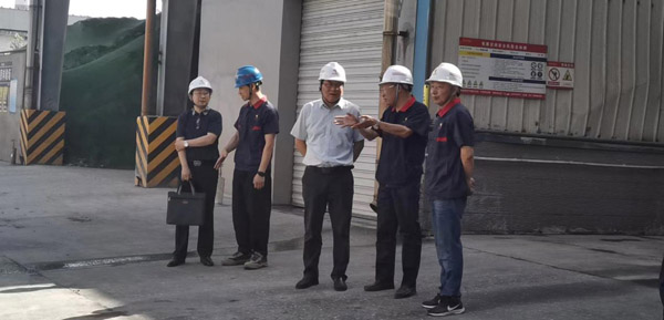 集團公司黨委委員、股份公司黨委書記、總經(jīng)理蔣培進到建材公司調(diào)研